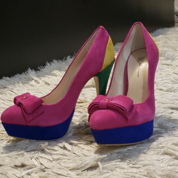 SOLD Color block pumps - Picture 1 of 6